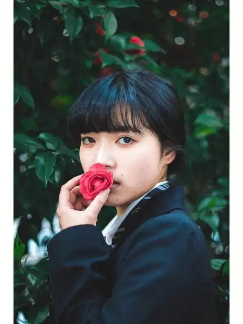 的花都已经谢了,这里是偶然在一个老小区里发现的 就还行#小松菜奈