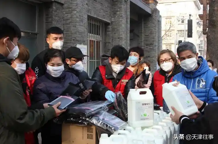 疫情发生后看到奋斗在防控抗控一线的社区工作人员不辞辛苦忘我的精