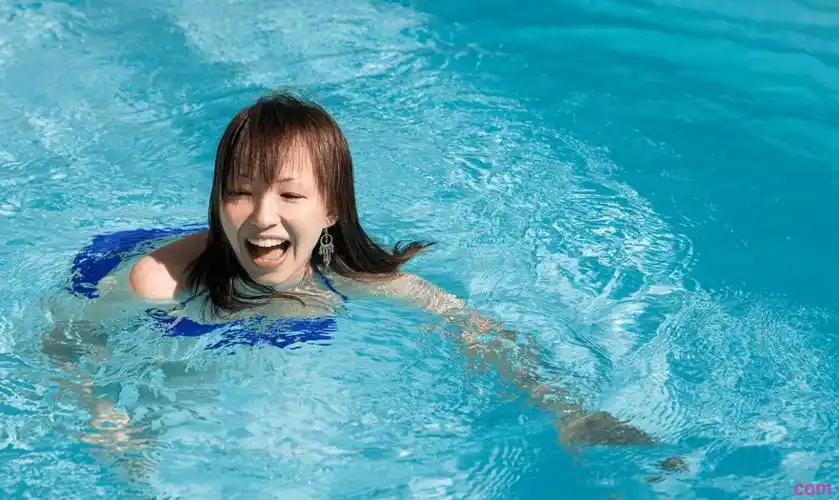 成年人如何自学游泳 成年人自学游泳的方法
