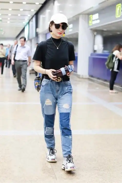 真服了吴昕!穿补丁牛仔裤却被卡裆,那明显的三角区令人不忍直视