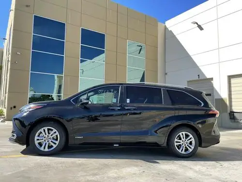 丰田塞纳油混版25l新能源顶级商务2021款