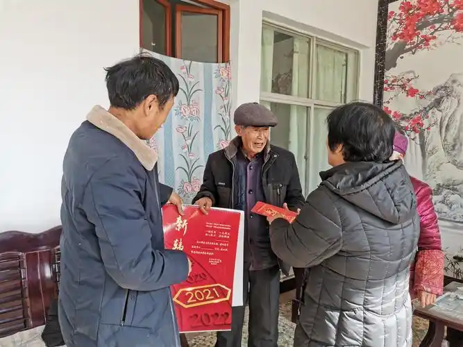 迎新春 送关怀 暖人心——南涧村春节慰问老党员活动