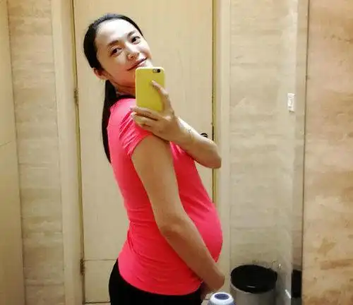 姚晨自拍大肚惊人 坦言即将卸货了