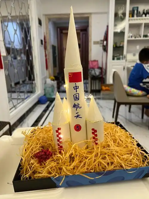 幼儿园手工作业神舟飞船