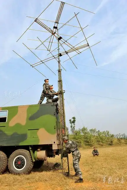 二炮某部通信兵训练掠影