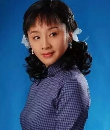 51岁"扈十娘",两次上春晚,离婚后单身至今,前夫是秦海璐现任