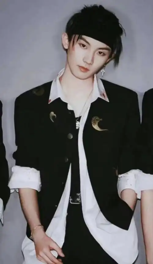 马嘉祺黑色发带##马嘉祺发带西装造型