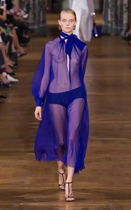 【面料关注】透明薄纱 | 朦胧美