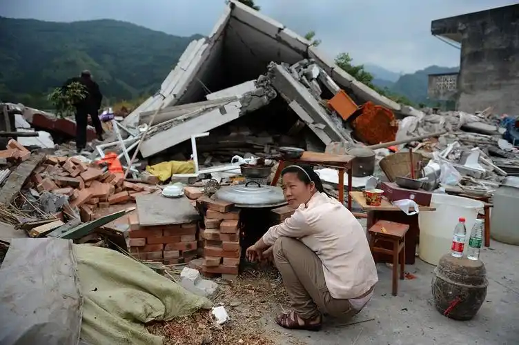 标题: 雅安地震第三日纪实(高清组图)  [打印本页]       唐明皇