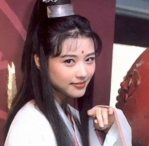 周芷若(周海媚饰演)