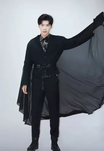 icontube×王博文 | 星空下满怀童心的少年