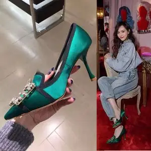 明星唐嫣同款尖头水钻绸缎单鞋女2019春夏新品方扣浅口复古高跟鞋