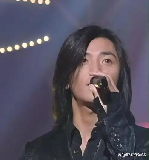 郑伊健是如何做到留着长发,又帅又阳刚?问题是甜甜的微笑又不娘