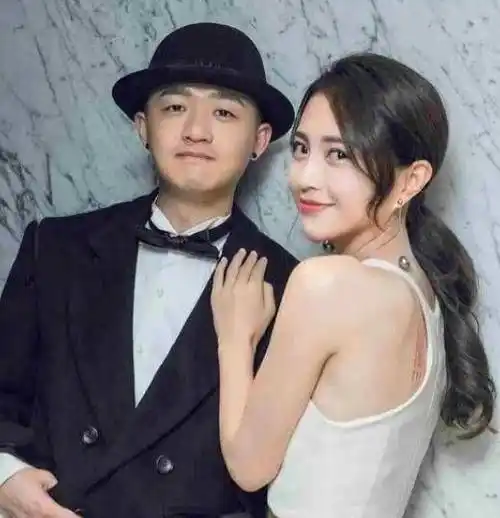 包贝尔回应夜会美女是包文婧,身高差发型露馅,网友:糊弄鬼呢?