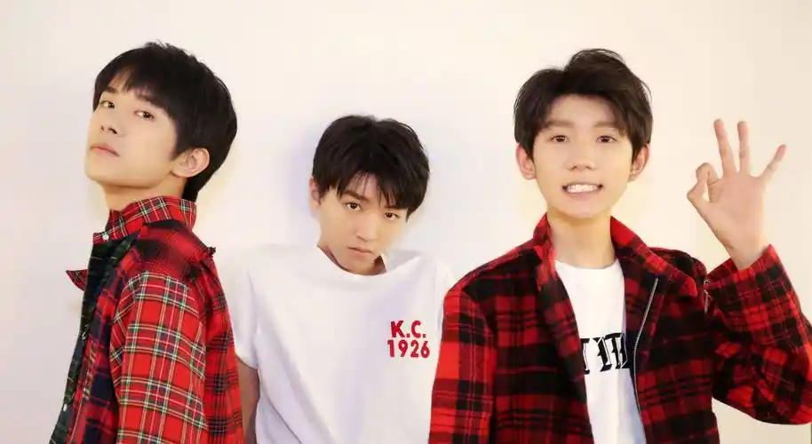 王俊凯20岁当天,tfboys官博晒三人合影,并向粉丝发出一个新邀约_动态