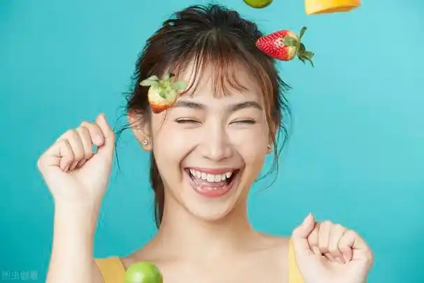 形容笑容很灿烂的句子,笑容灿烂的唯美句子(你的笑容,恰似万丈光芒)