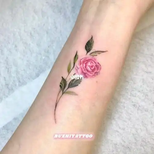 清新手腕纹身彩色山茶花