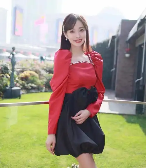 东方卫视女主持人司雯嘉