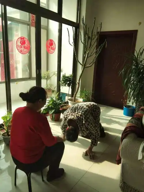 汽修1701班"跪拜父母,孝亲敬老"感恩活动