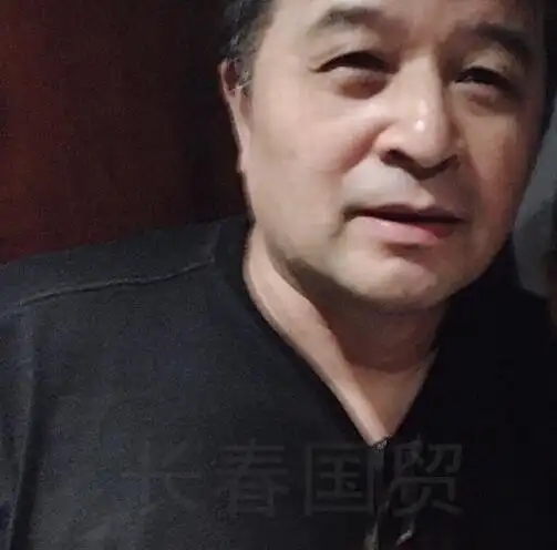 原央视主持人毕福剑近照曝光 鬓角添白发