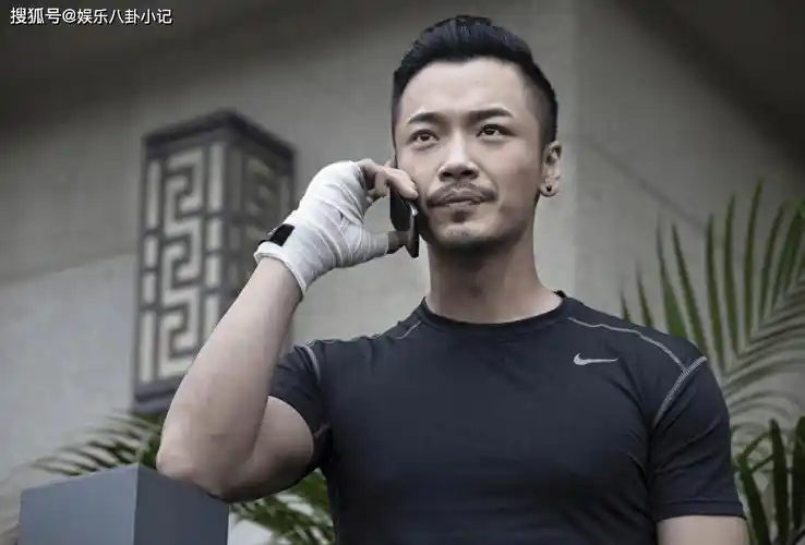 父亲曾是《新闻联播》主持人,出道19年零绯闻,因一身肌肉遭误解