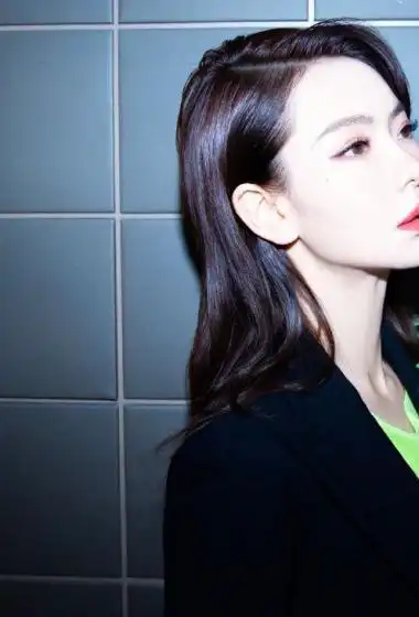 戚薇性感光影写真图片89