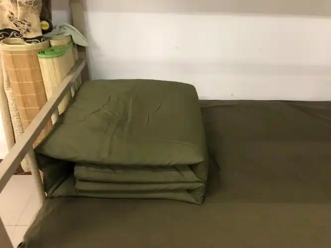 整整齐齐的豆腐块被子