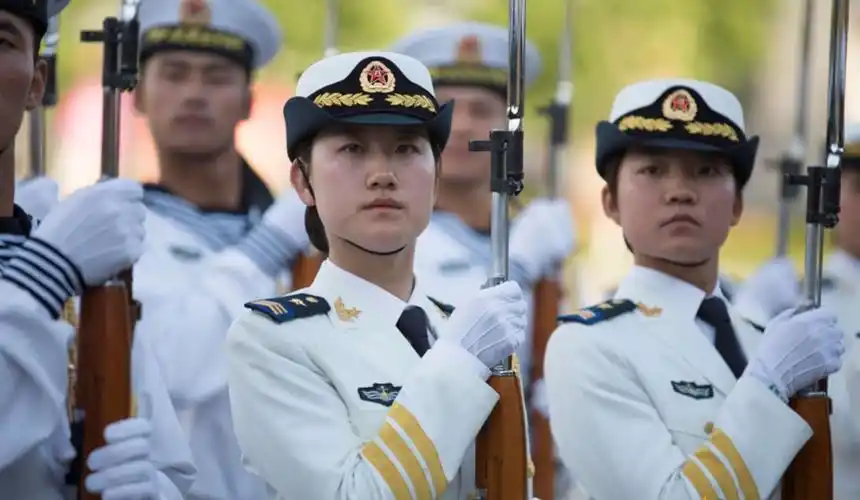 英姿飒爽的中国三军仪仗队