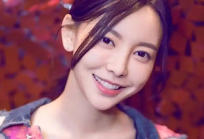 《澳门巴黎人》情人节上映,郑恺搭档于文文,演绎浪漫重逢故事