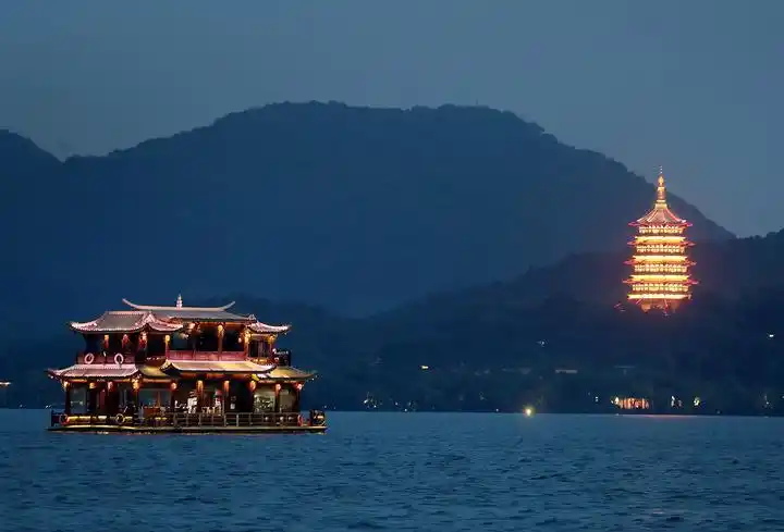 杭州西湖夜游重新回归