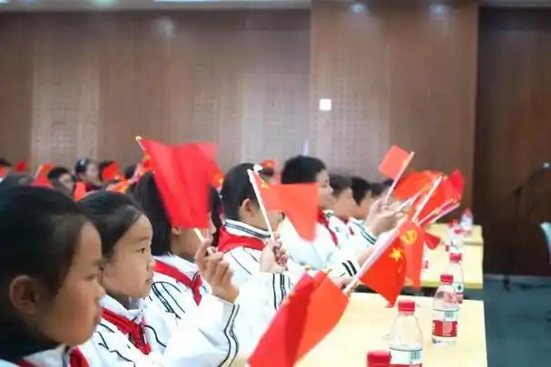 厚植家国情怀,砥砺强国之志,沪藏两地四校同上一堂