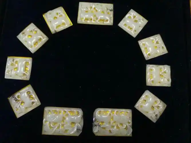 辽代新疆和田籽料玉带板!王孙贵族的配饰,整套保存完好很难得!