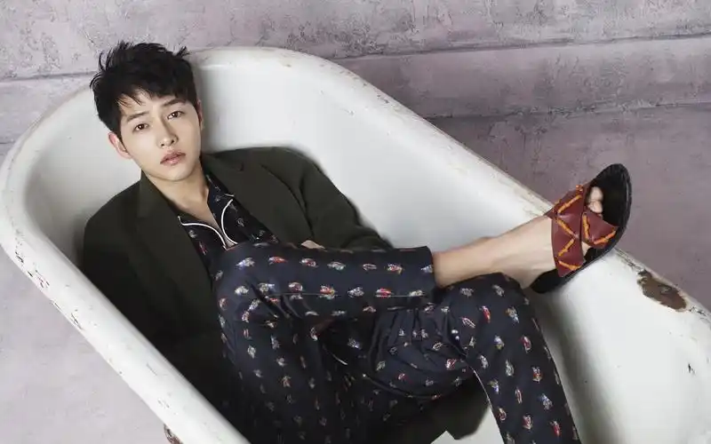 宋仲基时尚帅气写真图片桌面壁纸高清大图预览1920x1200_日韩明星下载