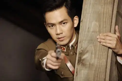 钟汉良一人分饰两角的谍战剧一触即发你喜欢阿初还是阿次