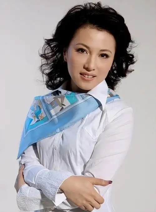 回顾主持人梦桐与富商结婚19年零绯闻今47岁风韵犹存