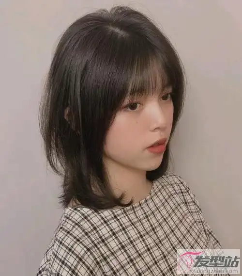 碎剪的齐肩中长发 高层次造型超百搭时尚_发型站_最新流行发型设计
