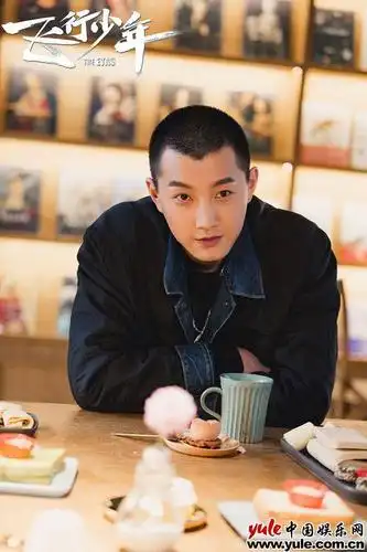 范世錡鱿鱼须造型玩转前卫 《飞行少年》热播获赞