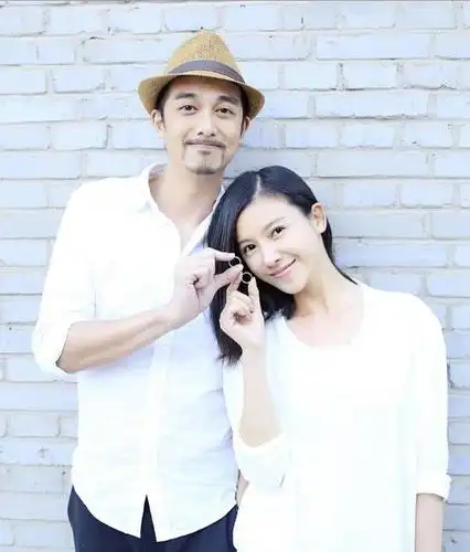 杨子姗深夜晒结婚证:鹿晗躺枪 自曝嫁了孙子不答应