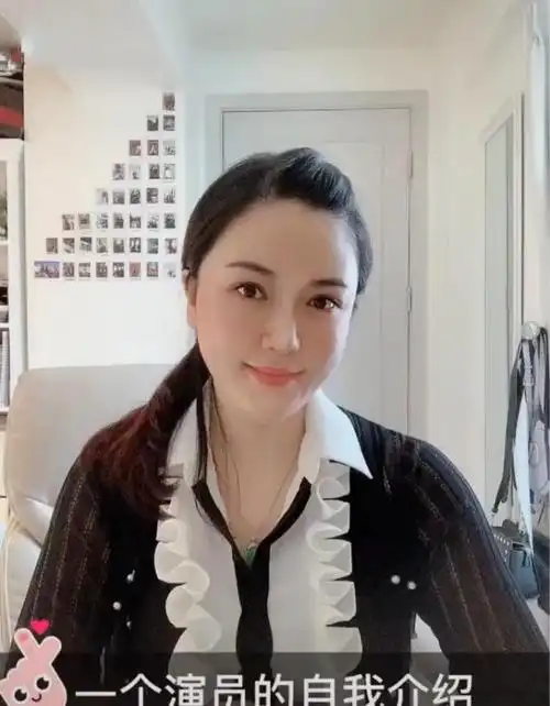 39岁小桃红罕晒女儿豪宅内景暴露阔太身份神秘老公却从未露面