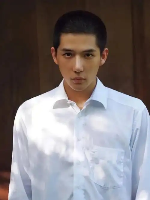 寸头短发的完美驾驭者!小鲜肉王安宇!#王安宇