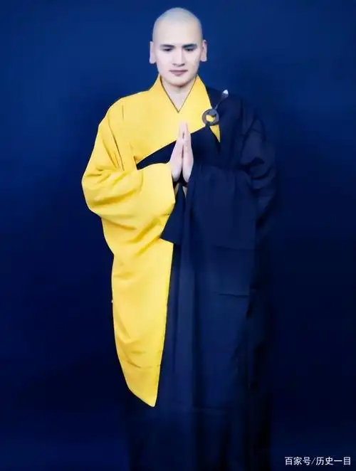 最帅法师释明心多次遭富婆开法拉利追求被骚扰只能报警