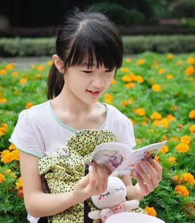 教你怎样梳13岁女孩马尾辫更好看 马尾辫的各种花样步骤