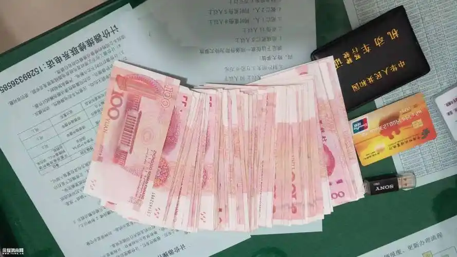 在车上捡拾到装有7000元现金的钱包后主动归还.