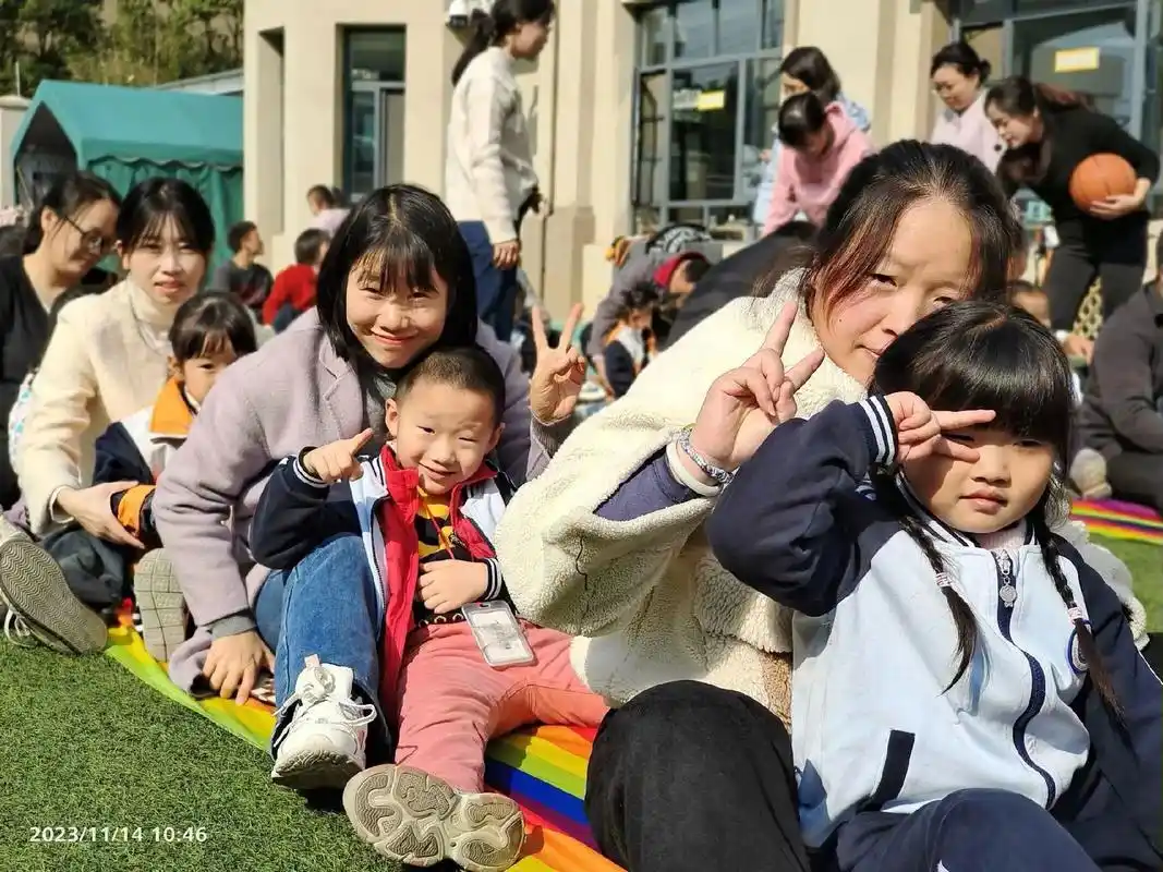 感谢幼儿园组织的开放日活动,有幸和孩子一起提现幼儿园半日生活