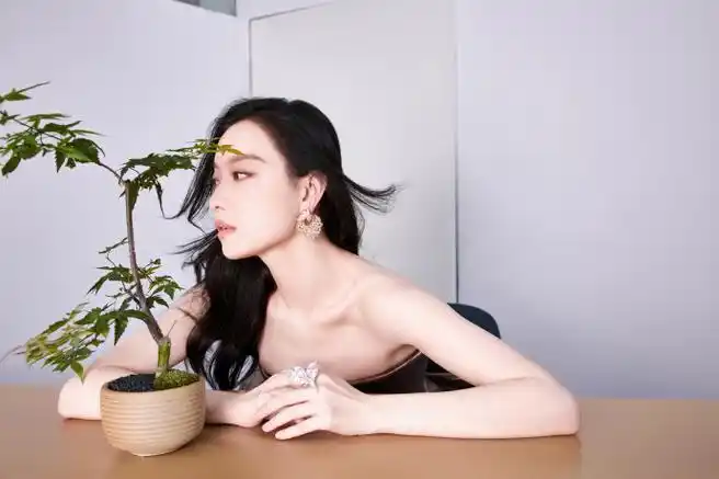 倪妮鎏金抹胸裙#倪妮真就是高级感的具象化表达,从内而外散发出来的
