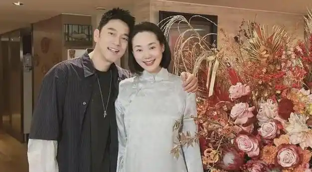 超甜林依轮为老婆庆生52岁西华状态如少女俩儿子颜值不如爸