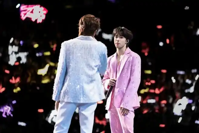 宋亚轩刘耀文合唱对视