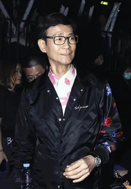 71岁郑少秋近照曝光  容颜不老帅气依旧