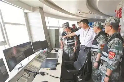 塔台是如何调度飞机起降的,军用运输机怎样借助民用机场完成任务,部队