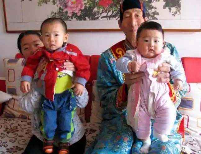 中国巨人鲍喜顺不顾众人反对娶妻生子12年过后过得如何